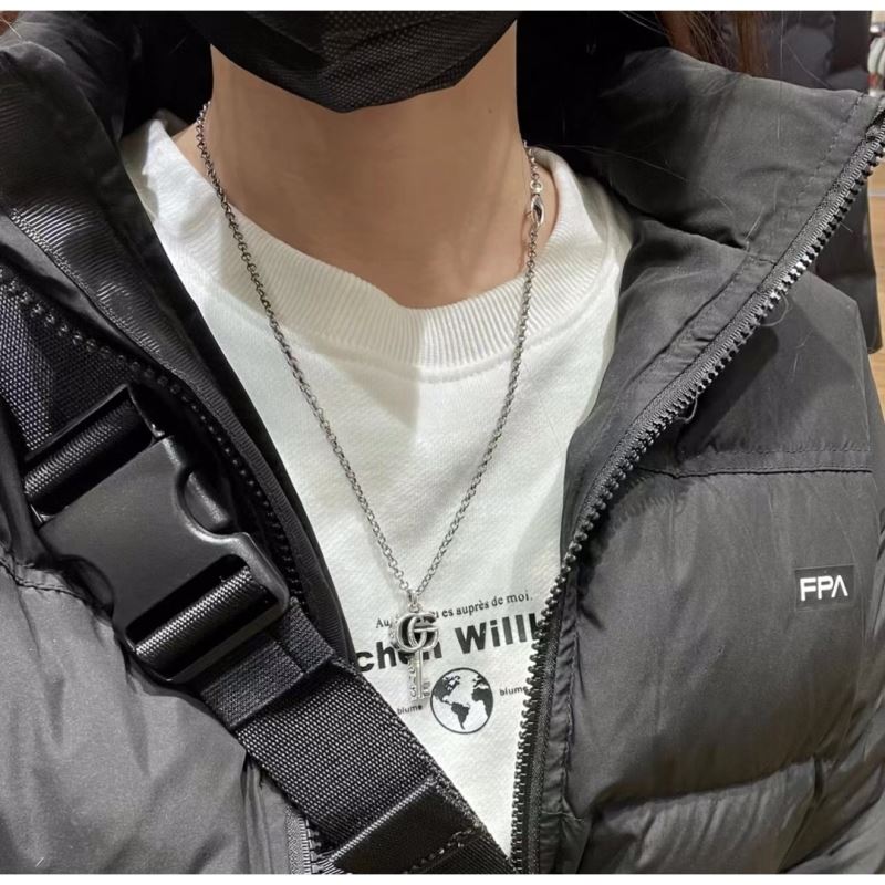 G*u*i necklaces